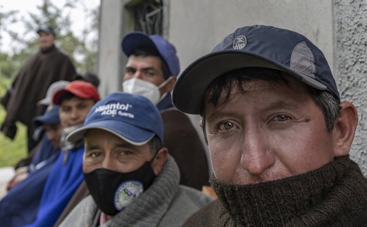 Grupos de campesinos afines al presidente Castillo secuestran a un equipo de periodistas en Perú