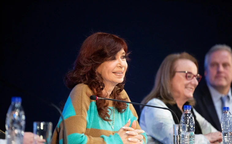 Cristina Kirchner reaparece y da señales de acercamiento a Alberto Fernández