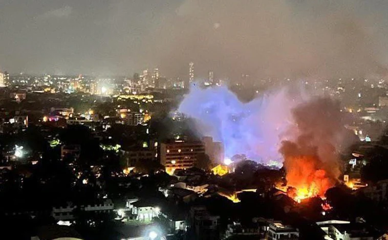 Los manifestantes incendian la residencia del primer ministro de Sri Lanka tras asaltar el palacio presidencial