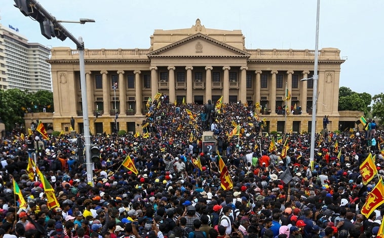 Manifestantes asaltan el palacio presidencial en Sri Lanka