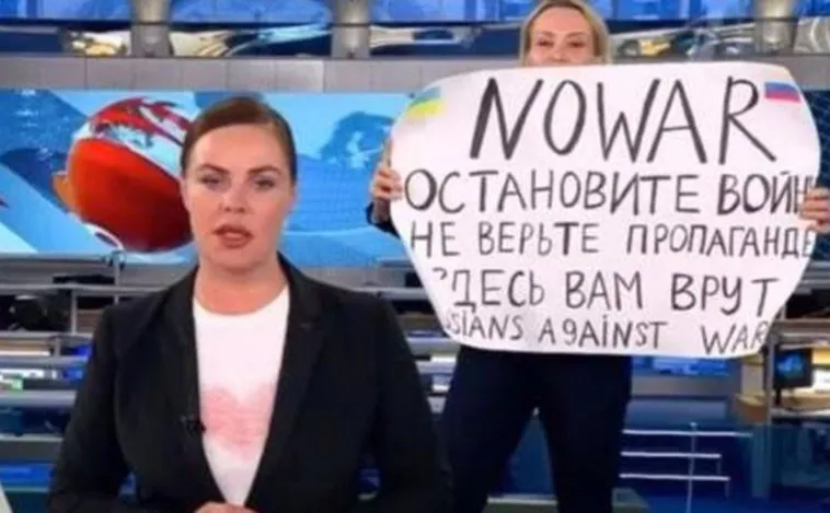 Detenida otra vez la periodista rusa que protestó en TV contra la guerra