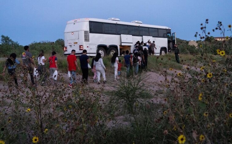Alerta en la capital de EE.UU. por los autobuses de inmigrantes enviados de Texas y Arizona
