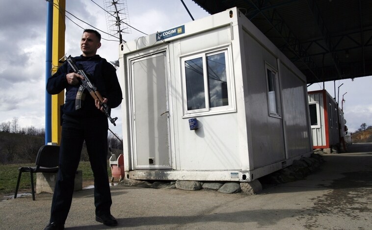 Las tensiones con Serbia fuerzan a Kosovo a posponer las nuevas leyes fronterizas