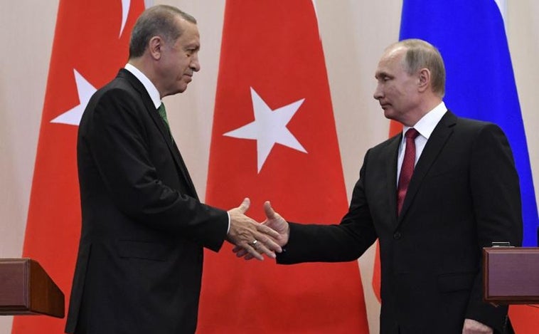 Erdogan y Putin se reúnen hoy para valorar el acuerdo que desbloquea el grano ucraniano