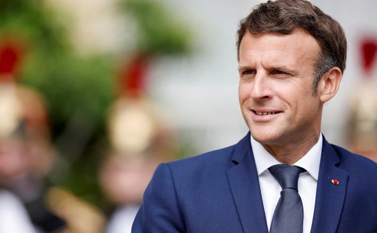 Francia se convierte en un régimen parlamentario conservador en 37 días