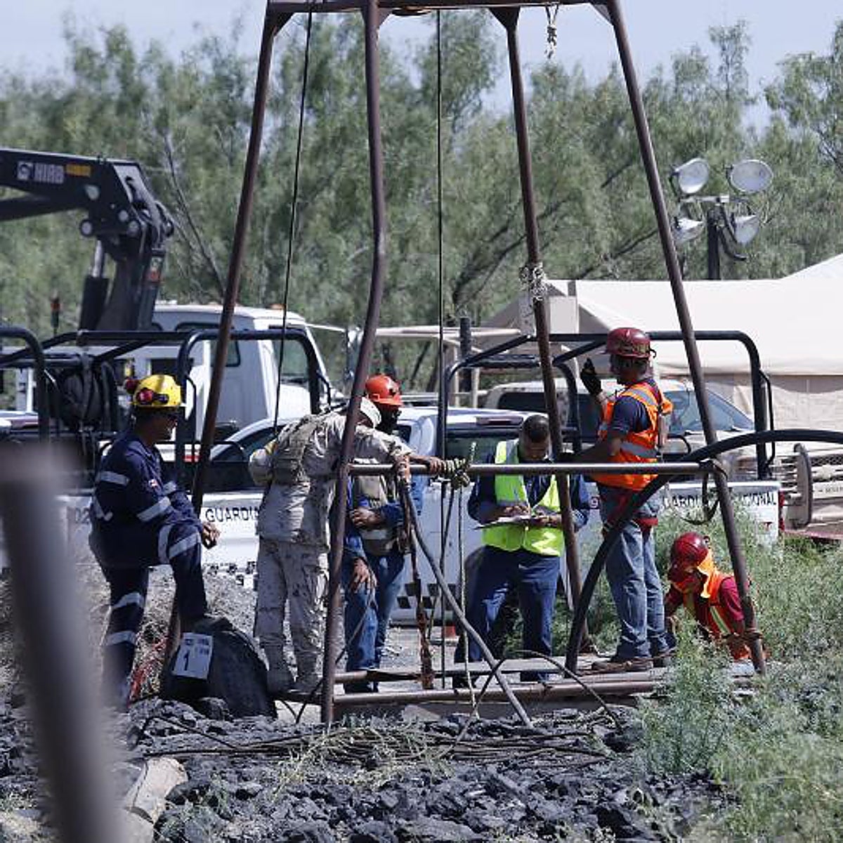 México recurre a un dron acuático para rescatar a los diez mineros atrapados