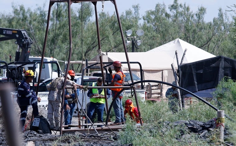 Los diez mineros atrapados en México se vuelven un conflicto político