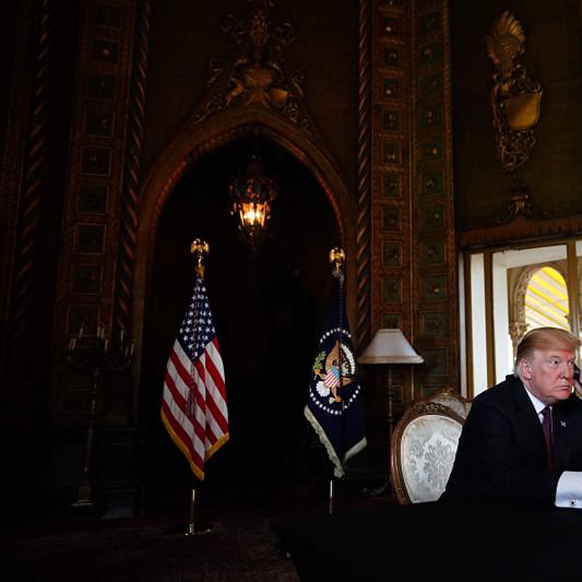 Tirar papeles por el inodoro, la táctica de Trump para deshacerse de sus notas oficiales