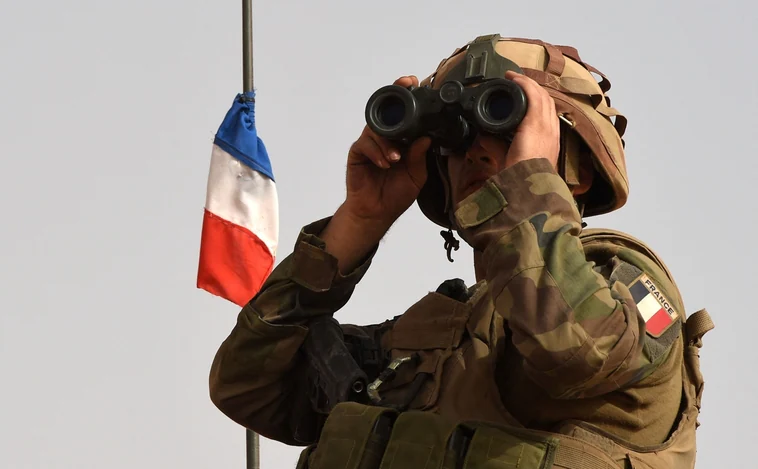 Francia retira a sus últimos soldados en Mali tras nueve años de misión