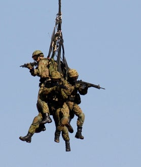 Imagen secundaria 2 - Miembros de la Fuerza de Autodefensa Terrestre de Japón