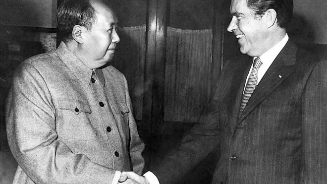 Mao, recibiendo a Nixon en Pekín en 1972