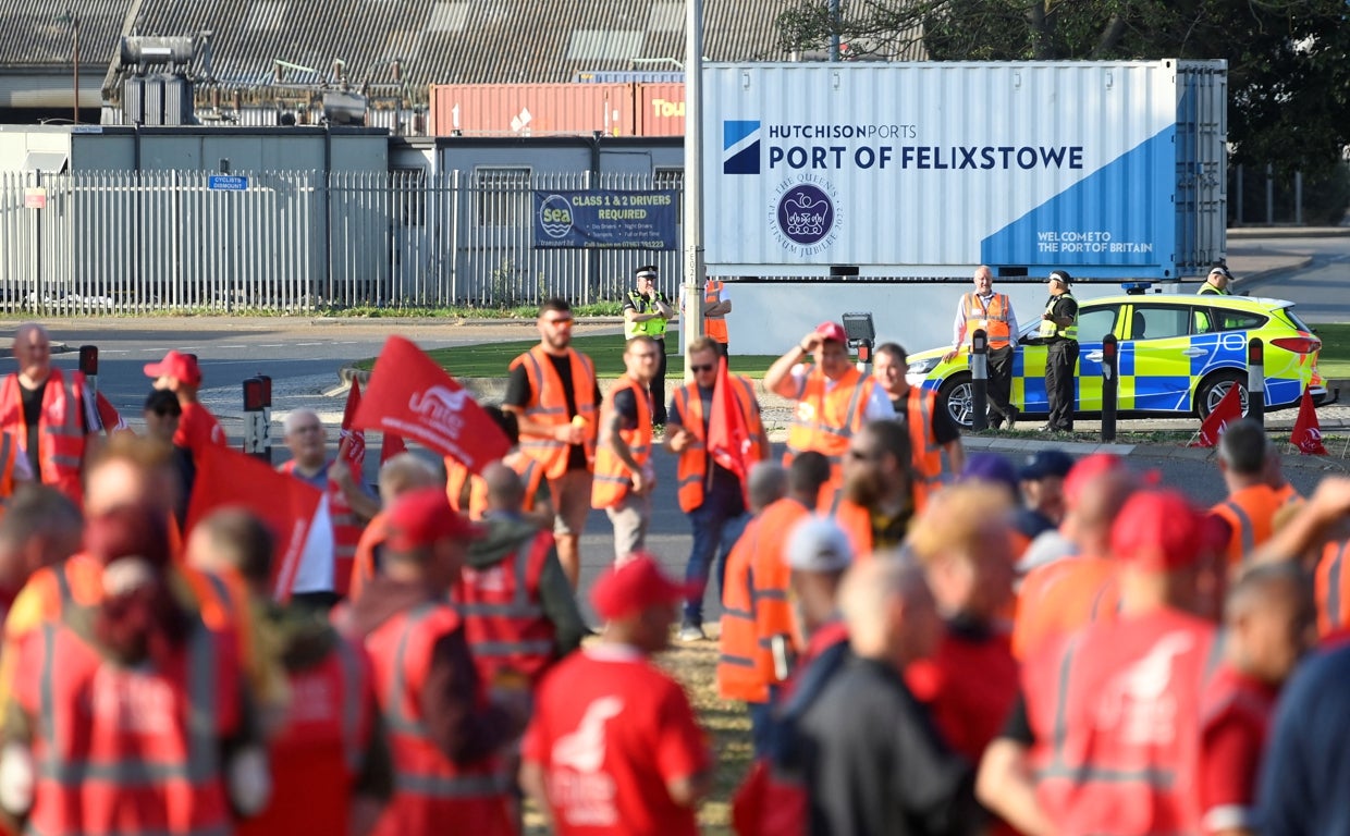 Los desafíos del nuevo 'premier' tras el verano del descontento en el Reino Unido