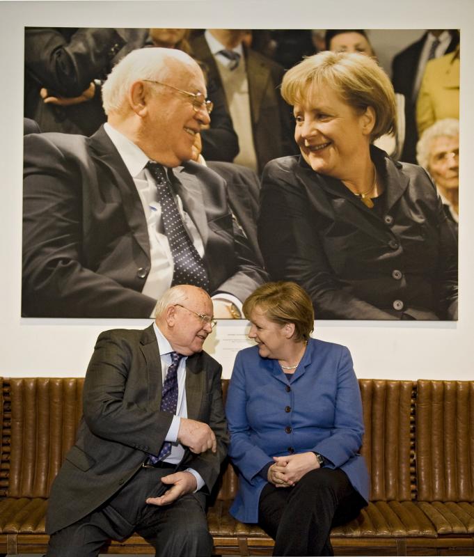 Gorbachov con la excanciller alemana Angela Merkel en 2011.