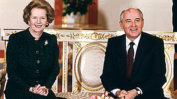 La ex primera ministra británica Margaret Thatcher con Gorbachov