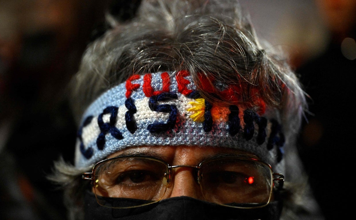 En imágenes: Concentración en apoyo a Kirchner en los alrededores de su residencia