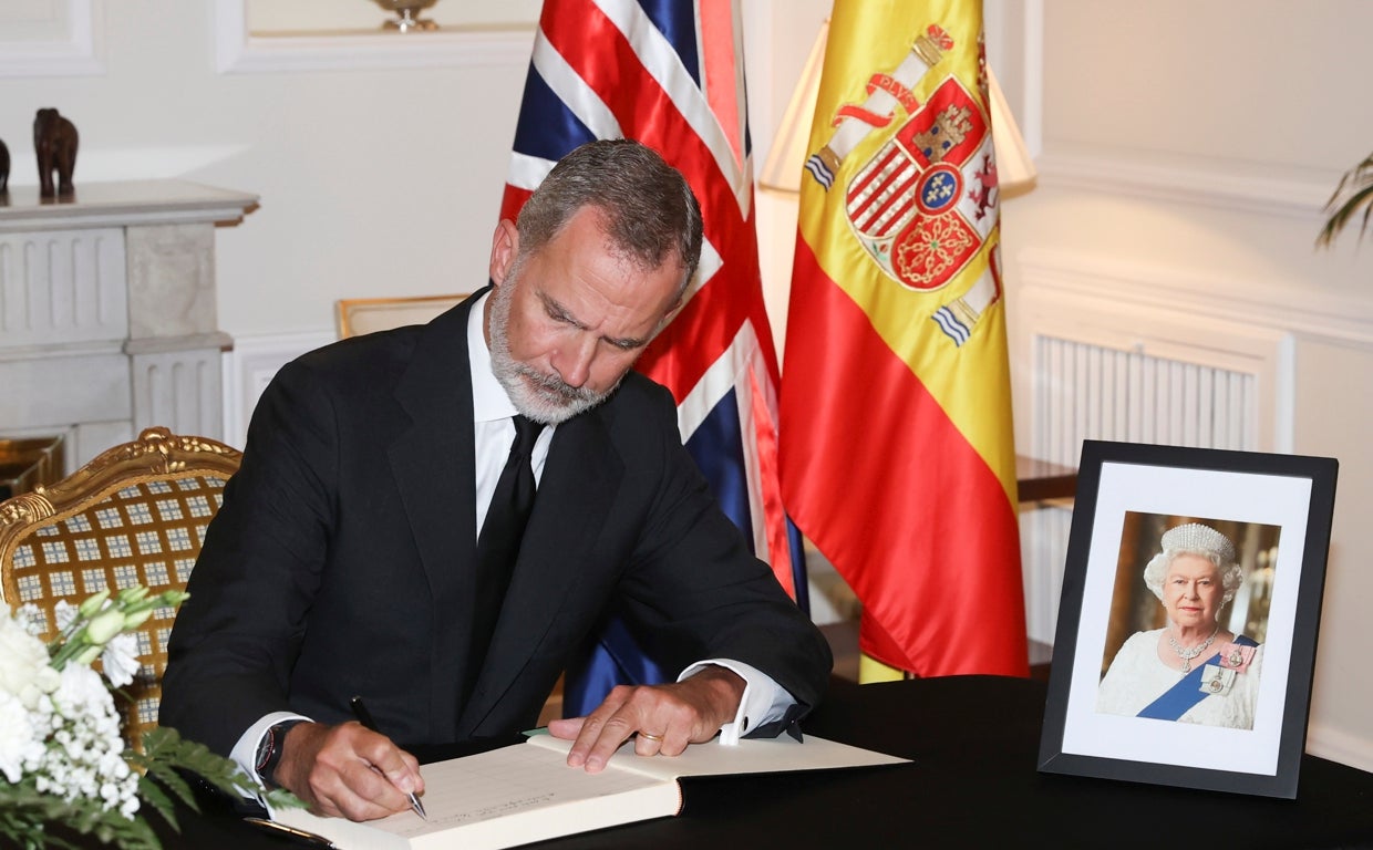 Felipe VI, este viernes en la Embajada británica tras el fallecimiento de Isabel II