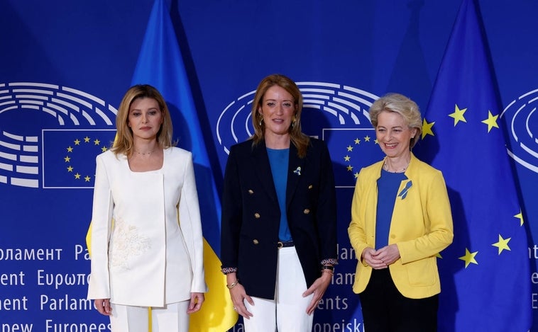 El Parlamento Europeo rinde homenaje a Olena Zelenska: «Hace falta valor para resistir a la crueldad de Putin»