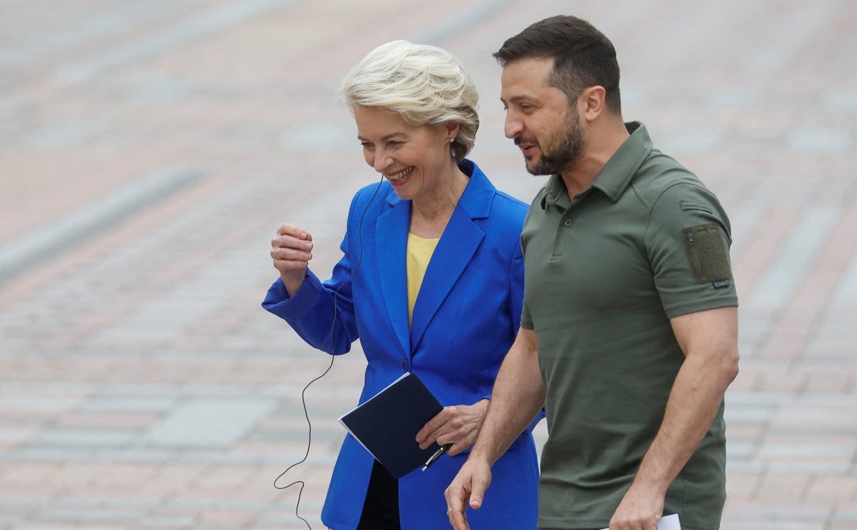 Von der Leyen, en Kiev: «La Unión Europea apoyará a Ucrania el tiempo que sea necesario»