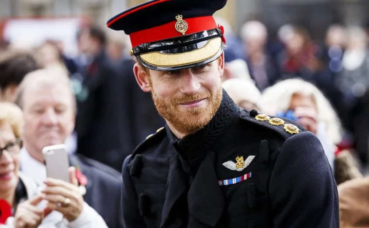 El Príncipe Enrique podrá llevar uniforme militar en la vigilia en honor a la Reina Isabel II