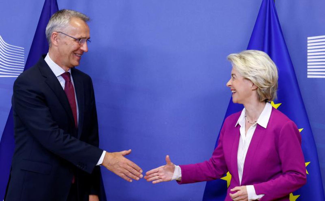 Jens Stoltenberg, jefe de la OTAN, y Ursula von der Leyen, presidenta de la Comisión Europea