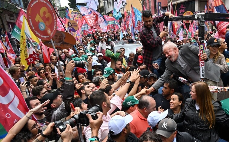 Lula podría recuperar este domingo la Presidencia de Brasil si supera el 50% del voto en las elecciones