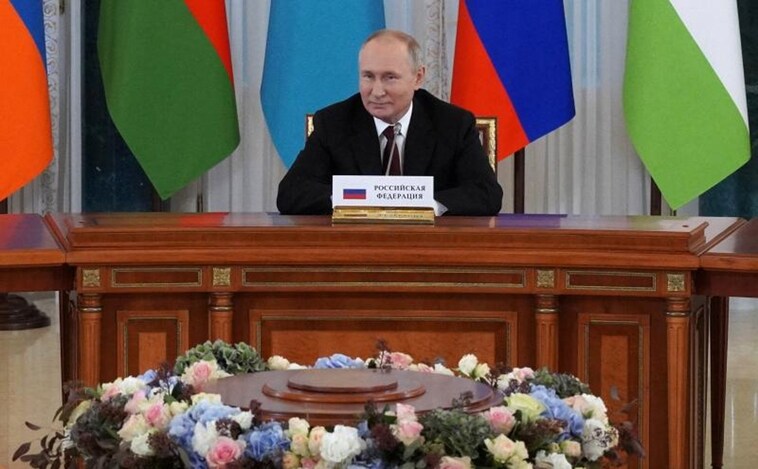 Putin celebra su 70 cumpleaños con sus fieles en el fastuoso Palacio de Constantino de San Petersburgo