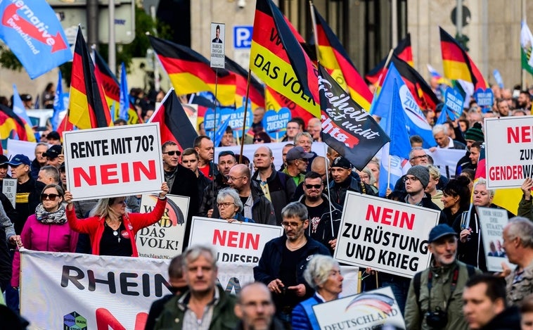 Miles de simpatizantes del partido ultra AfD piden en Berlín el fin de las sanciones a Rusia