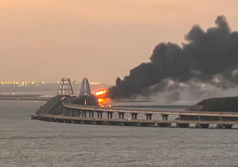 Kiev se atribuye el ataque al puente que simboliza la anexión a Crimea