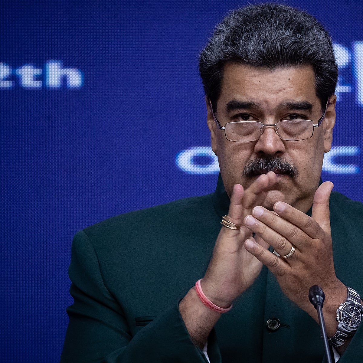 Biden estudia levantar sanciones a Maduro para bajar el precio del crudo