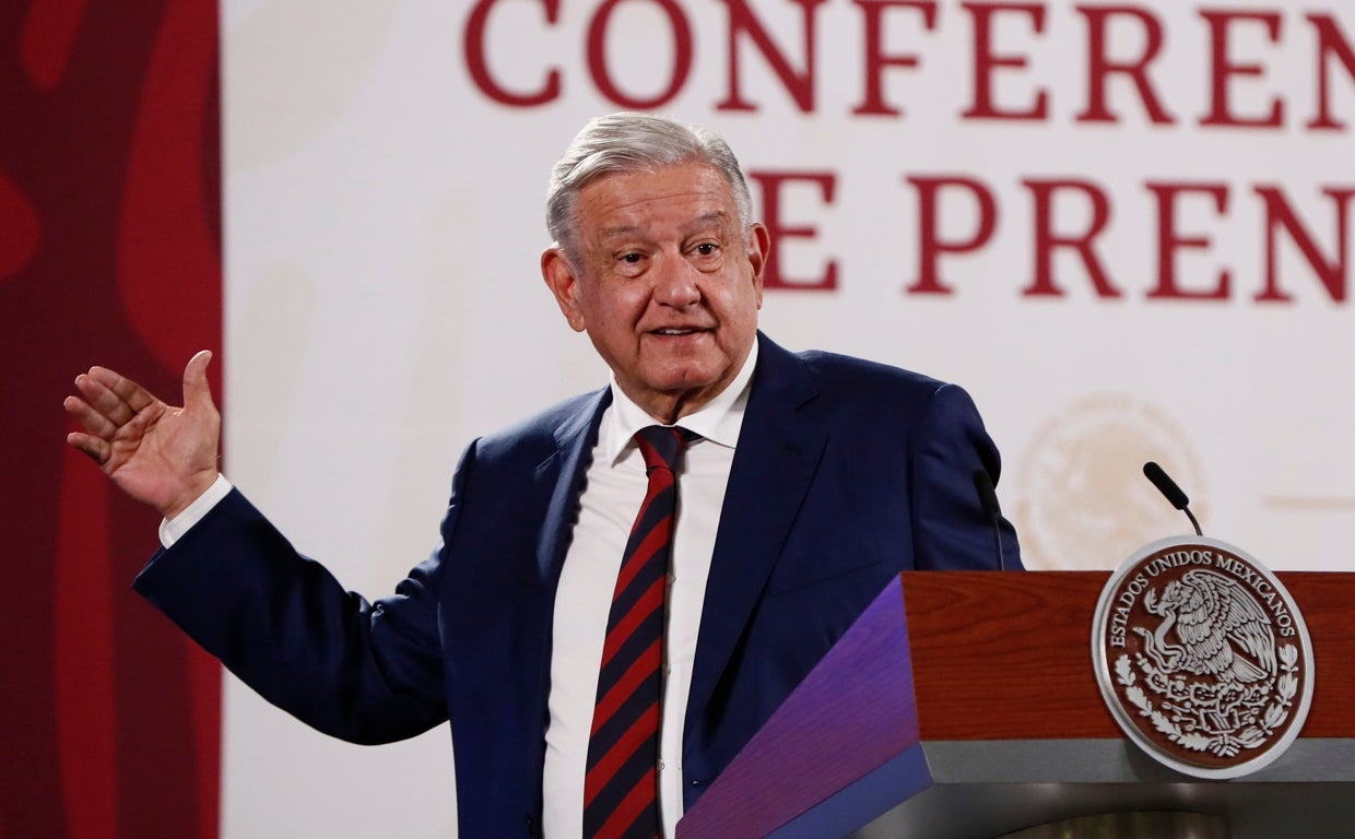 El presidente de México se trabuca en un discurso y reaparecen los rumores sobre su estado de salud