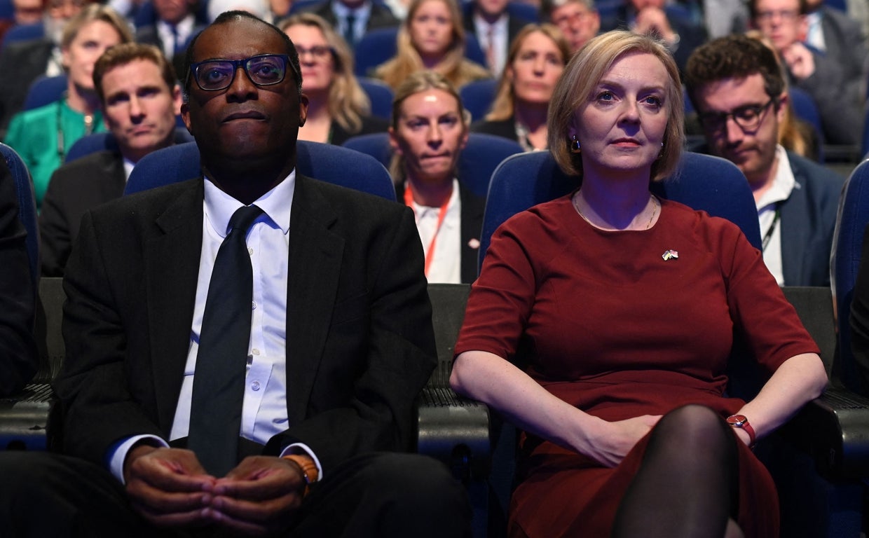El exministro de Finanzas Kwarteng y la ex primera ministra Truss