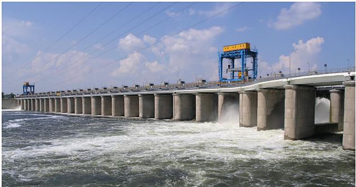 Imagen de la presa de Kajovka, situada sobre el río Dniéper