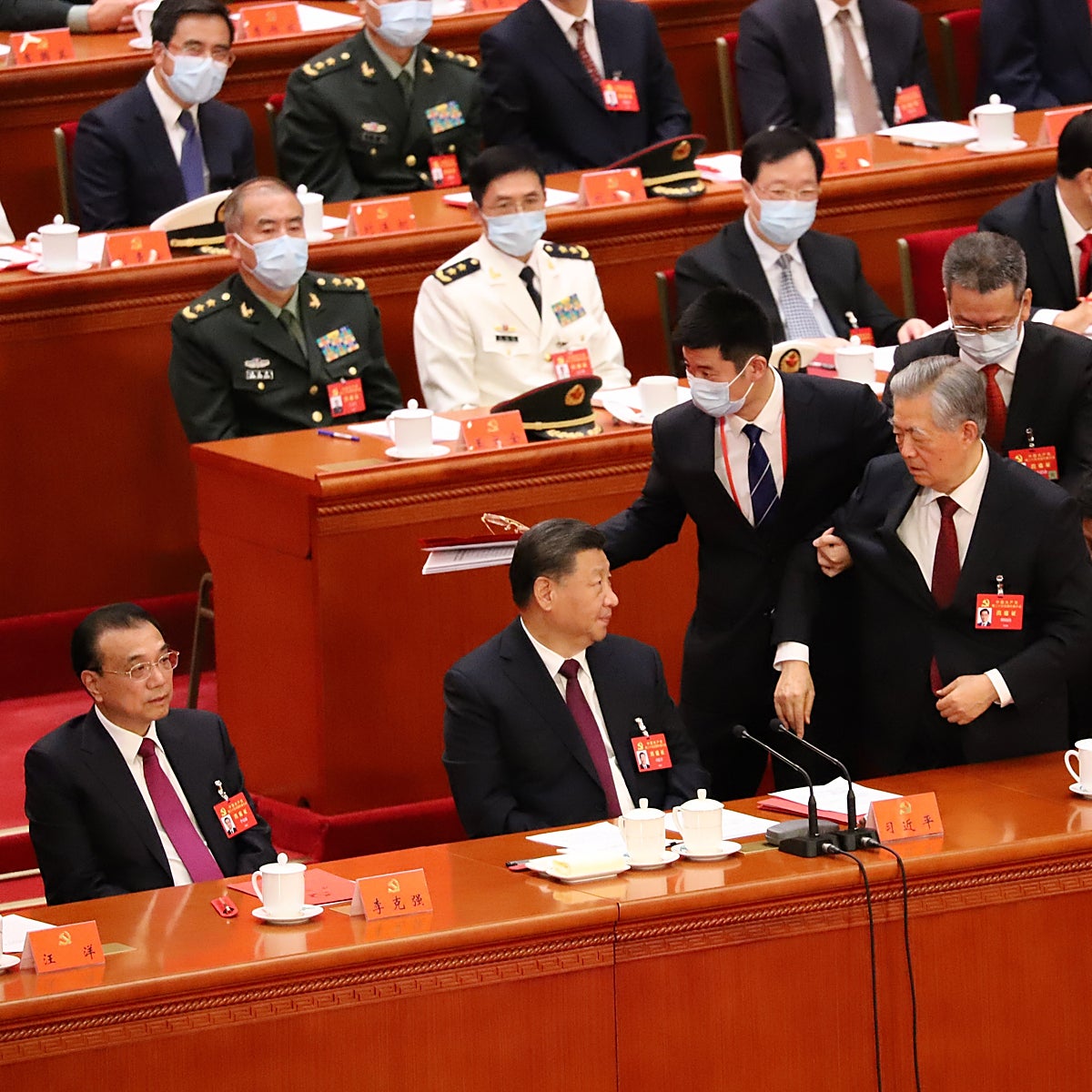 Sacan a la fuerza al expresidente Hu Jintao del Congreso del Partido Comunista de China