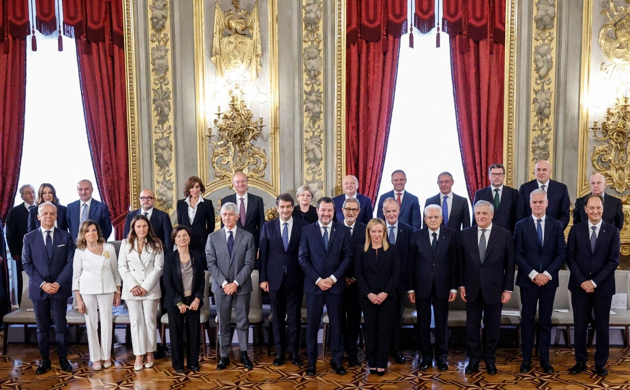 Foto de familia del nuevo gobierno italiano, encabezado por Giorgia Meloni