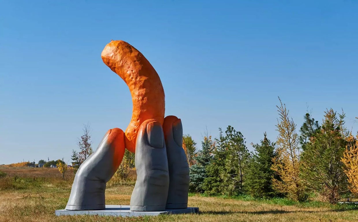 La estatua a los Cheetos en Cheadle (Canadá)