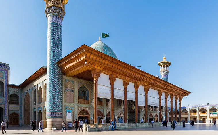 Al menos 13 muertos y 40 heridos tras un ataque armado en una mezquita de la ciudad iraní de Shiraz