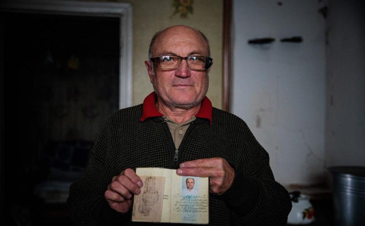 Vecino de una población en el Donbás, en pleno frente, ha estado granparte del tiempo escondido en el sótano