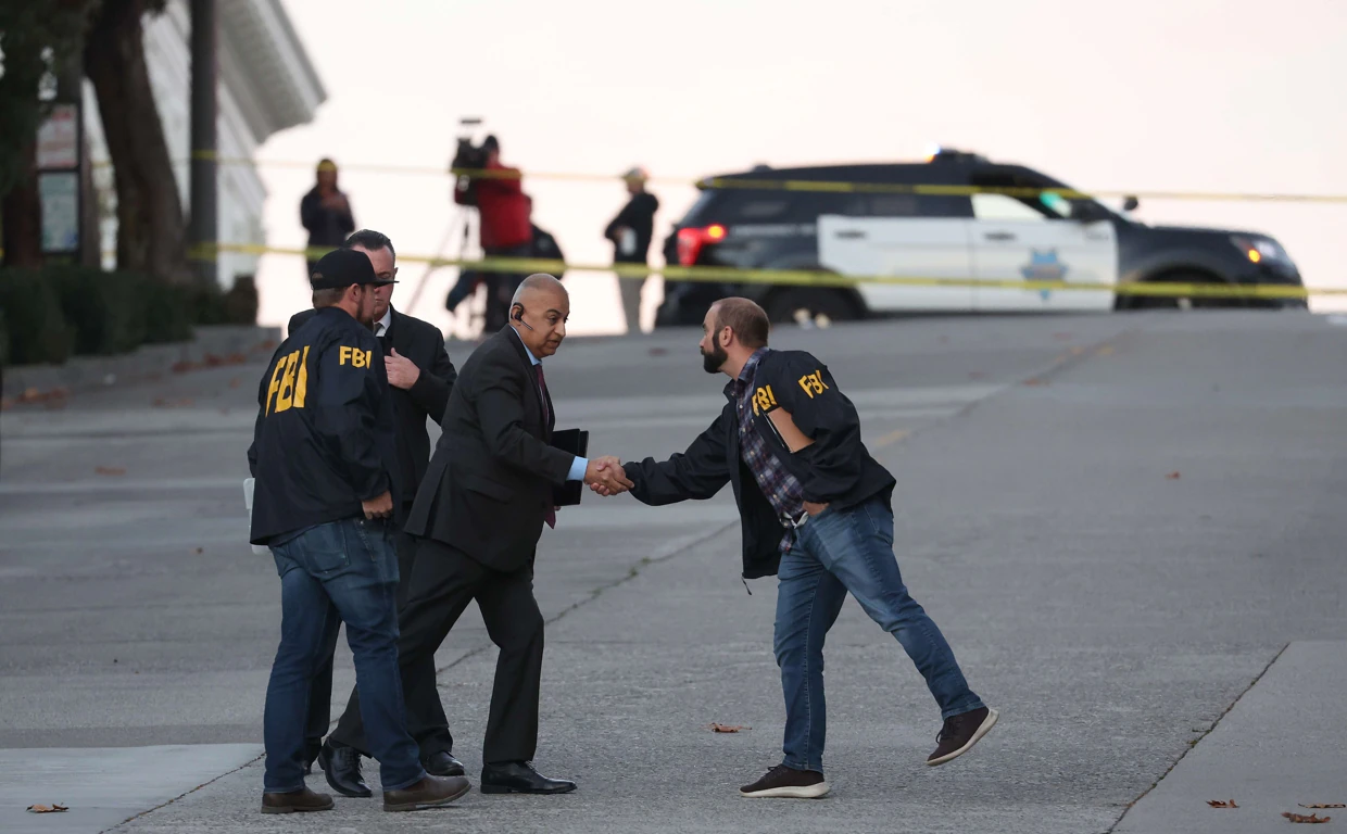 El domicilio de los Pelosi rodeado de agentes de seguridad tras el ataque en San Francisco