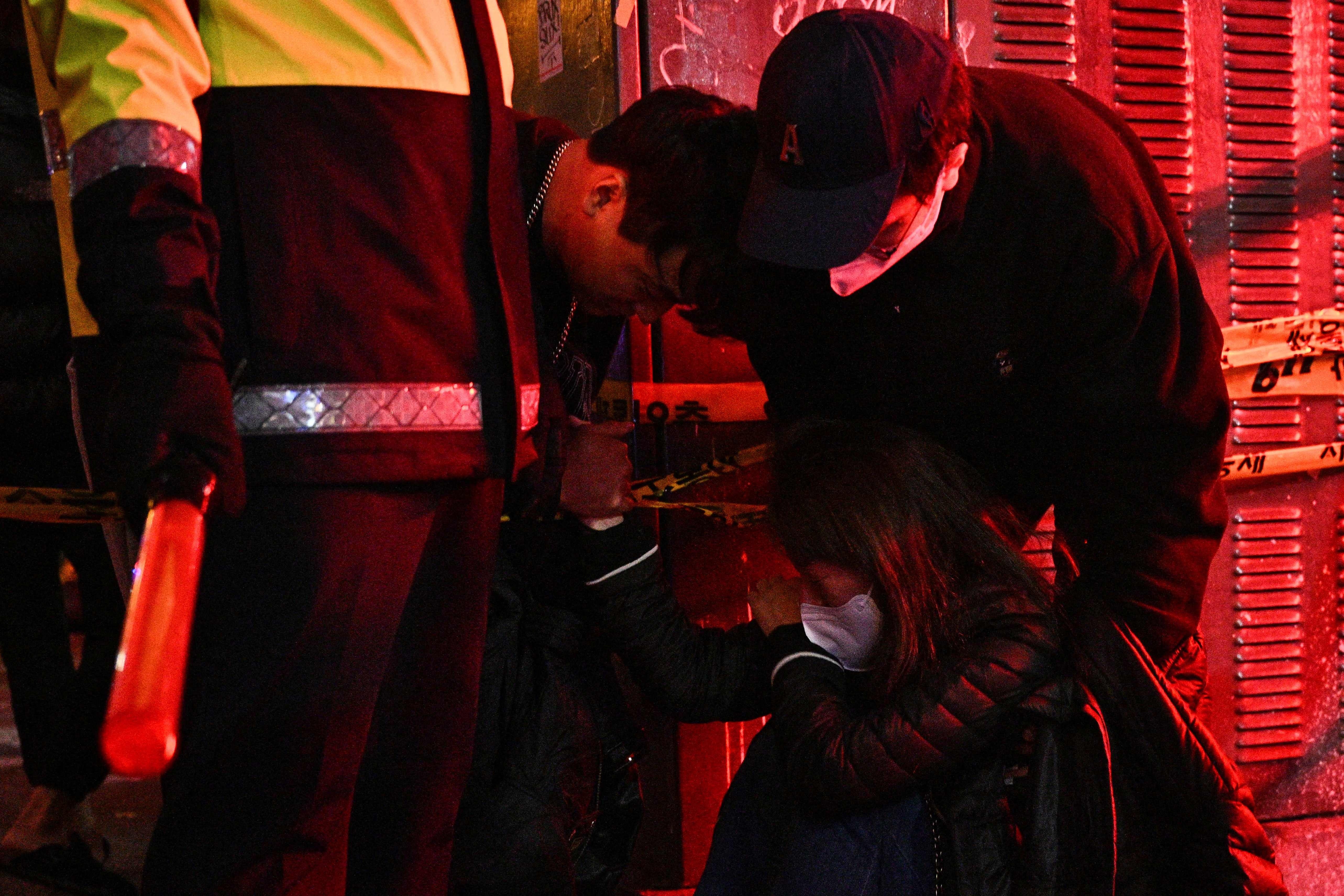 En fotos: mortal estampida humana en una fiesta de Halloween en Seúl