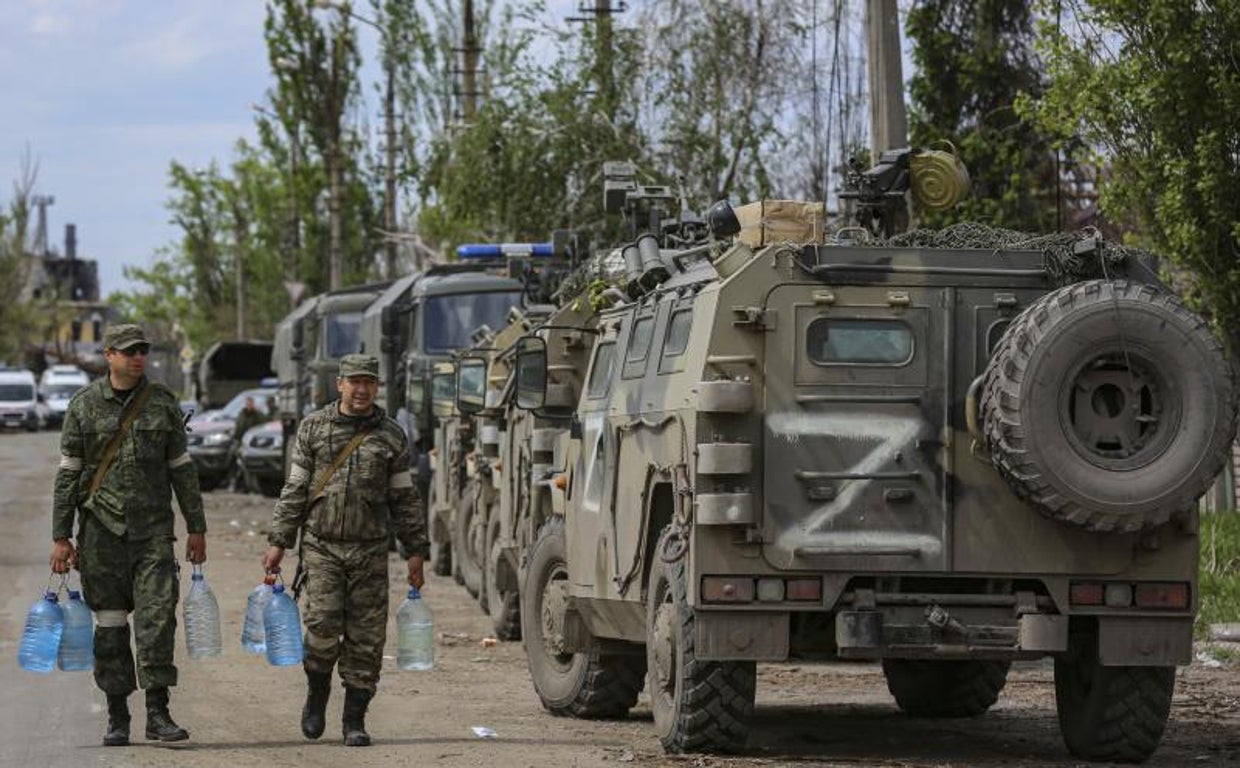 Soldados rusos en Mariúpol (Ucrania)