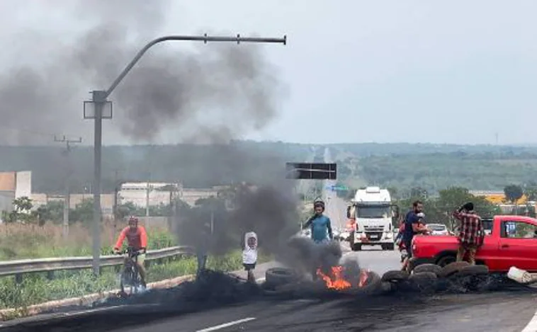 Camioneros bloquean varias carreteras en Brasil en protesta por la derrota de Bolsonaro