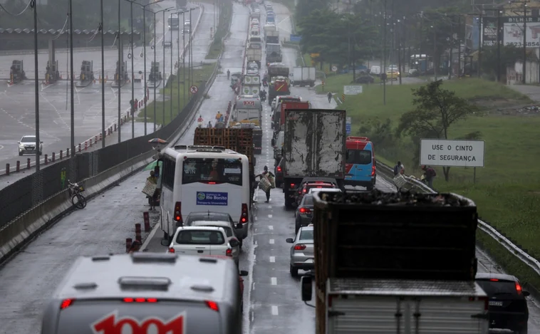 ¿Por qué los camioneros que tratan de bloquear Brasil apoyan a Bolsonaro?