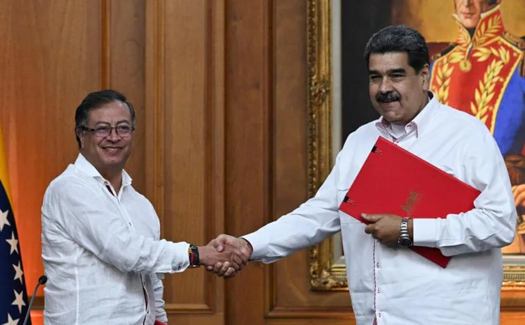 Maduro silencia a Venezuela con el cierre de cien emisoras de radio