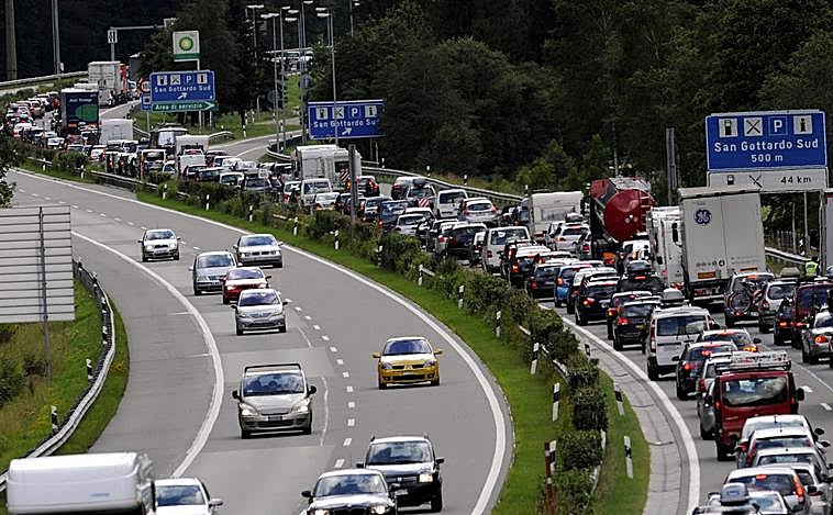 Una mujer de 45 años, en estado grave tras ser atropellada tres veces por su propio coche