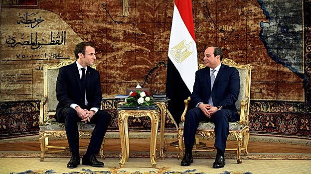Macron con Al Sisi, durante una rueda de prensa conjunta celebrada en enero de 2019, en El Cairo, en la que el presidente francés le reclamó a su homólogo egipcio el respeto a los derechos humanos