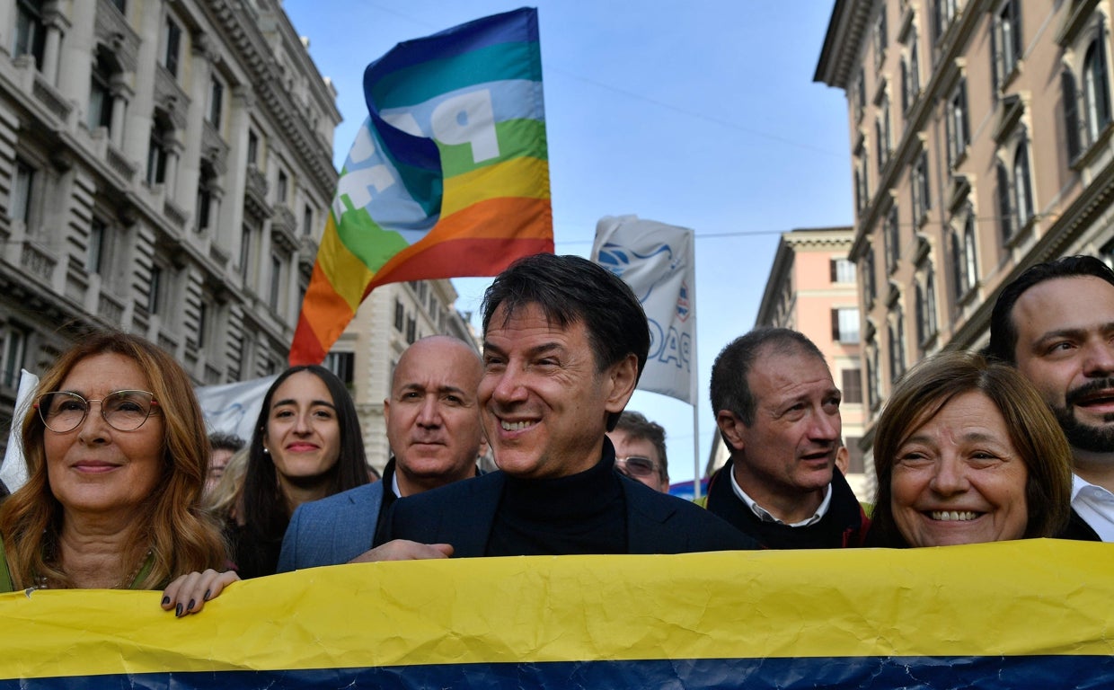 El ex primer ministro Conte participa en una de las marchas contra la guerra en Ucrania