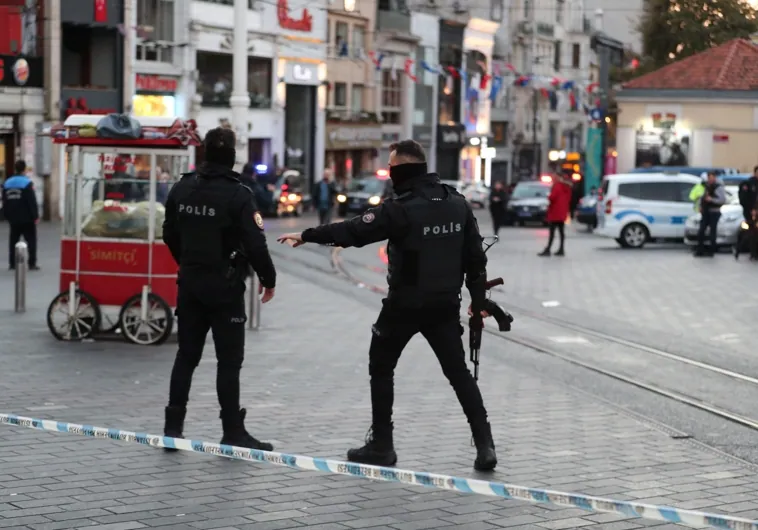 Turquía atribuye el atentado a terroristas kurdos y detiene a 22 personas, entre ellas a la que puso la bomba