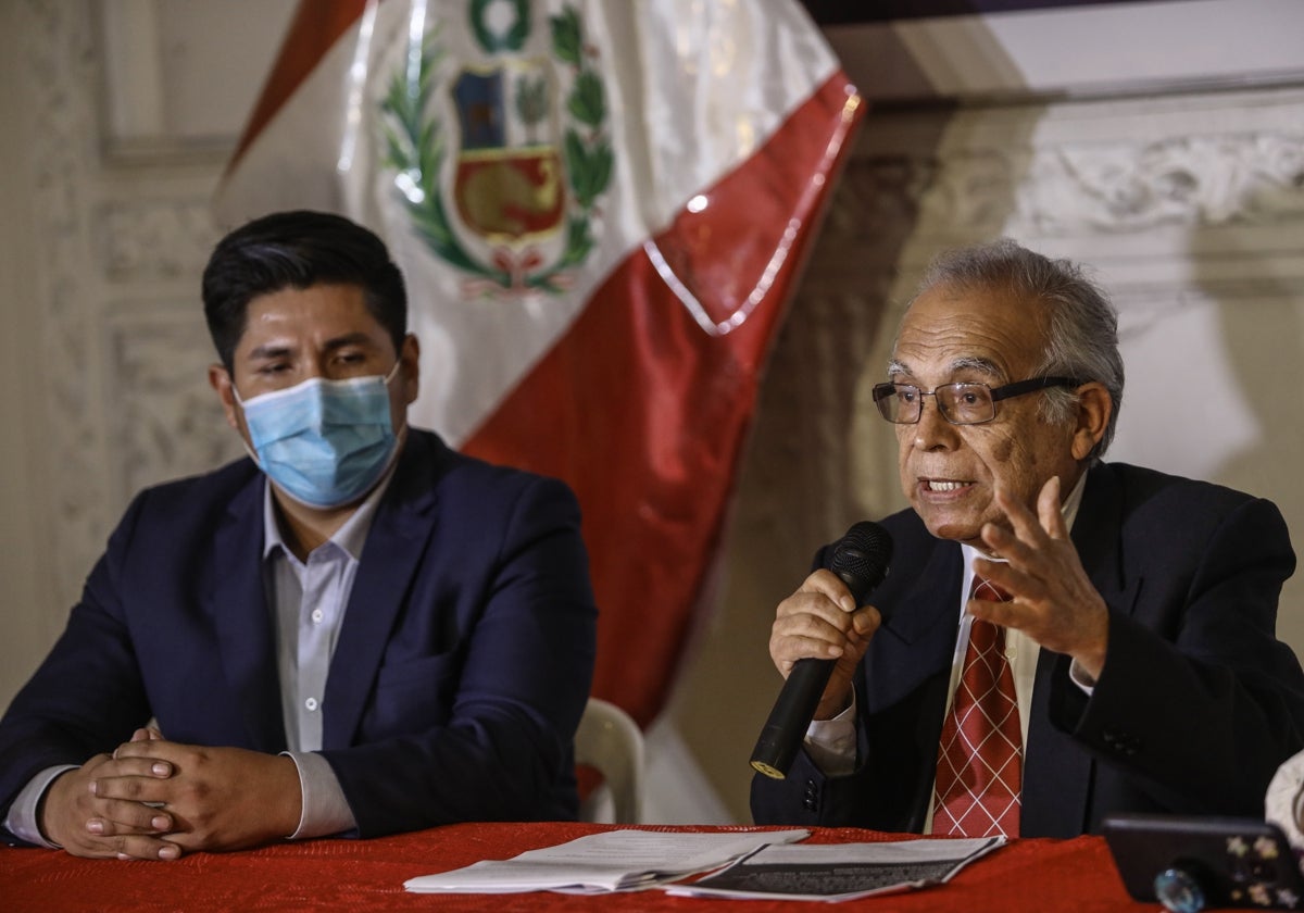 El presidente Pedro Castillo (izquierda) y el primer ministro, Aníbal Torres