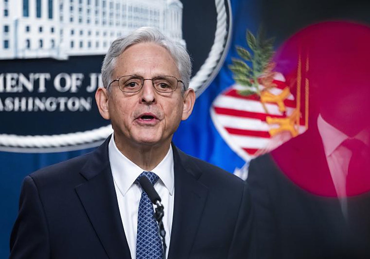 El fiscal general de EE.UU, Merrick Garland, anunciando el nombramiento del fiscal independiente