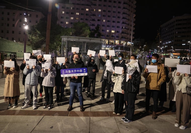 Más de medio centenar de chinos se manifiestan en Madrid pidiendo «libertad» y «derechos» al régimen de Xi Jinping